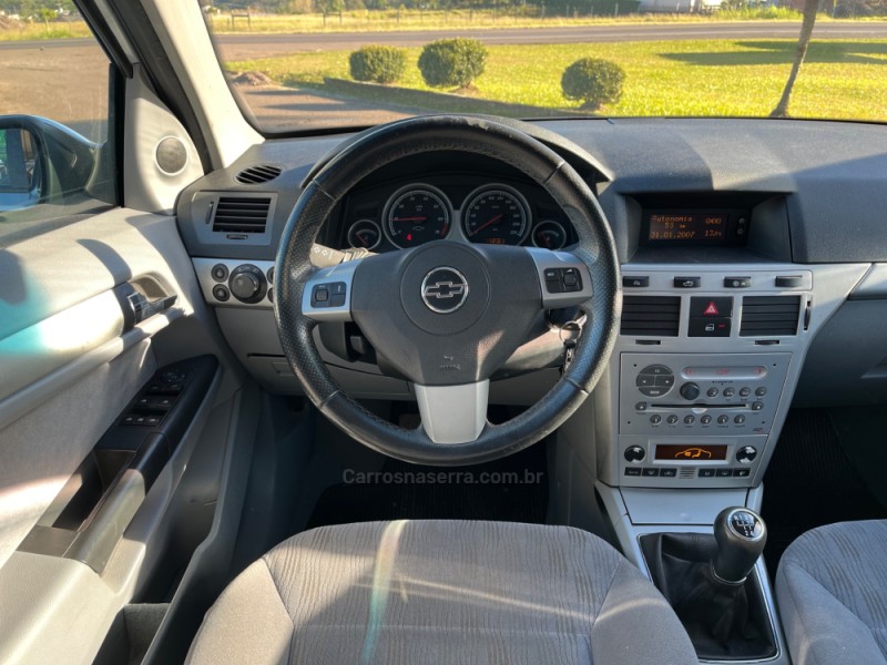 VECTRA 2.0 MPFI ELEGANCE 8V FLEX 4P MANUAL - 2009 - BOM PRINCíPIO