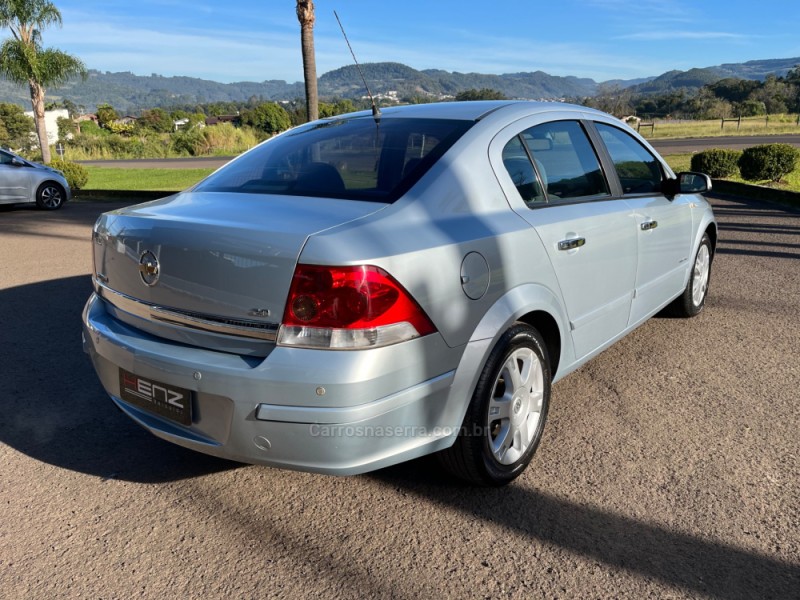 VECTRA 2.0 MPFI ELEGANCE 8V FLEX 4P MANUAL - 2009 - BOM PRINCíPIO