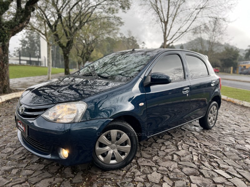 ETIOS 1.3 X 16V FLEX 4P MANUAL