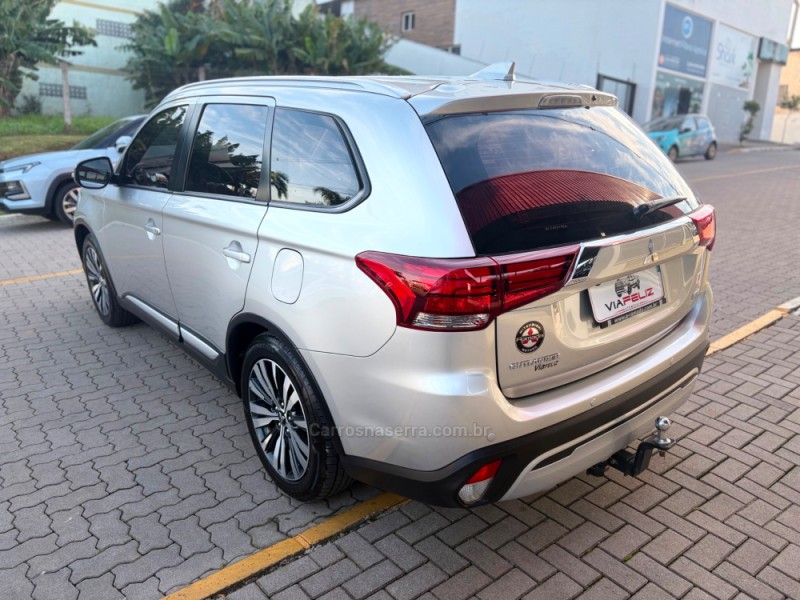 OUTLANDER 2.0 MIVEC HPE GASOLINA 4P AUTOMÁTICO - 2020 - FELIZ