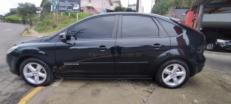 FOCUS 1.6 GLX 16V FLEX 4P MANUAL - 2013 - FARROUPILHA