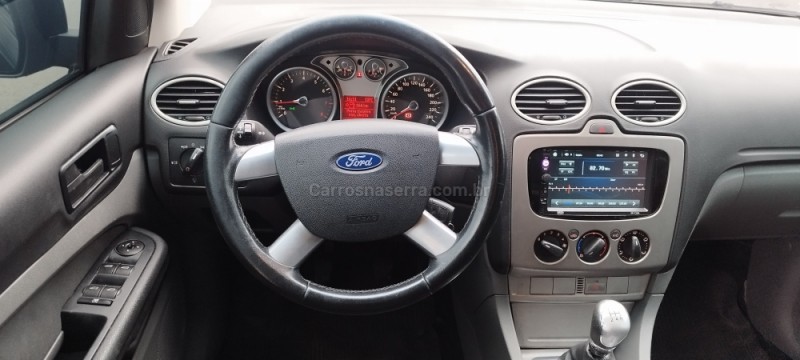 FOCUS 1.6 GLX 16V FLEX 4P MANUAL - 2013 - FARROUPILHA