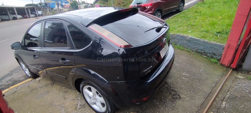 FOCUS 1.6 GLX 16V FLEX 4P MANUAL - 2013 - FARROUPILHA