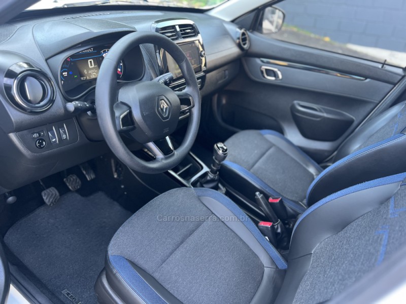 KWID 1.0 12V SCE FLEX INTENSE MANUAL - 2023 - DOIS IRMãOS