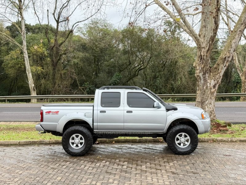 FRONTIER 2.8 SE 4X4 CD TURBO DIESEL 4P MANUAL - 2004 - DOIS IRMãOS