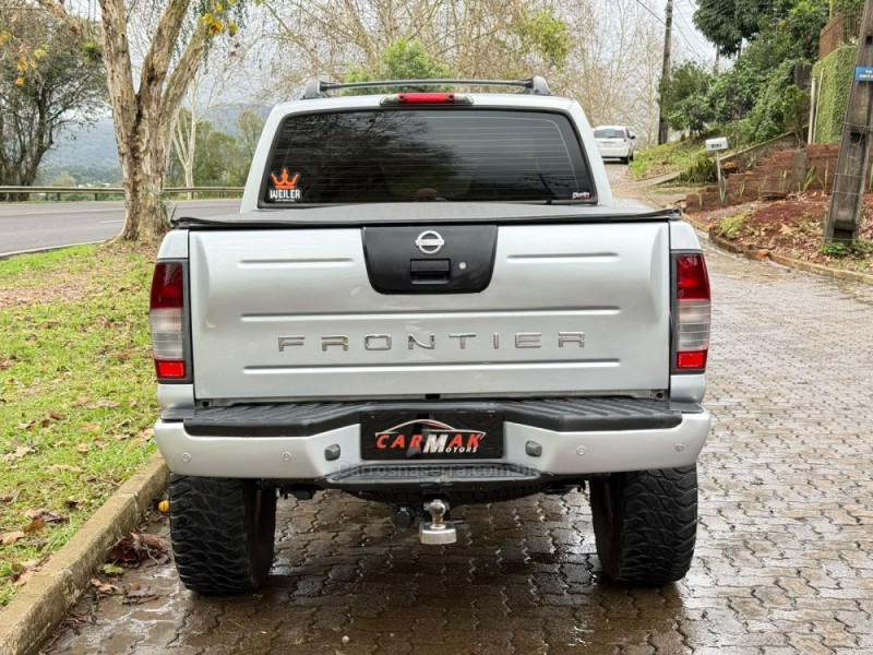 FRONTIER 2.8 SE 4X4 CD TURBO DIESEL 4P MANUAL - 2004 - DOIS IRMãOS
