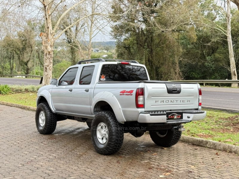 FRONTIER 2.8 SE 4X4 CD TURBO DIESEL 4P MANUAL - 2004 - DOIS IRMãOS