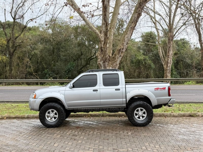 FRONTIER 2.8 SE 4X4 CD TURBO DIESEL 4P MANUAL - 2004 - DOIS IRMãOS