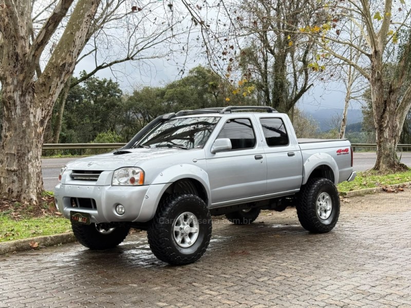 FRONTIER 2.8 SE 4X4 CD TURBO DIESEL 4P MANUAL - 2004 - DOIS IRMãOS