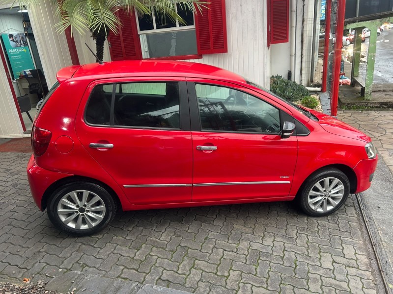 FOX 1.6 MI 8V FLEX 4P MANUAL - 2011 - TRêS COROAS
