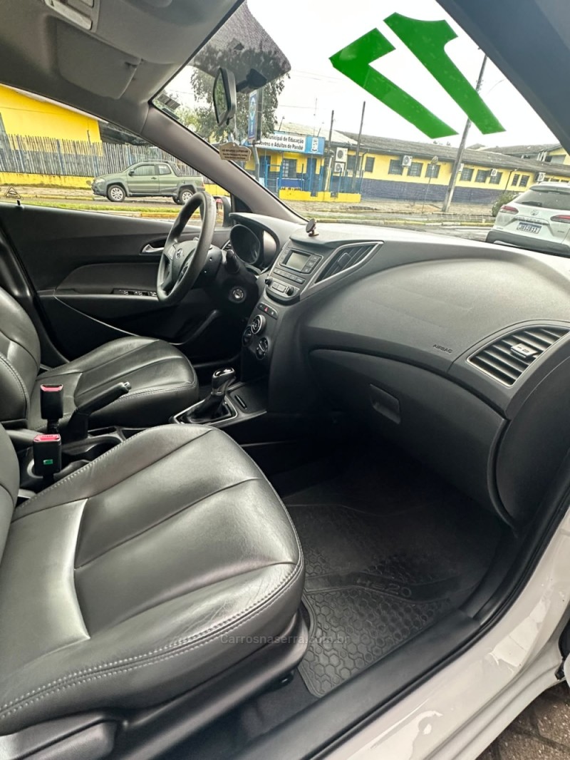 HB20 1.6 COMFORT STYLE 16V FLEX 4P AUTOMÁTICO - 2017 - PAROBé