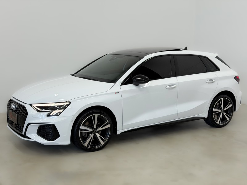 A3 2.0 TFSI 40 PERFORMANCE BLACK SPORTBACK GASOLINA 4P AUTOMÁTICO - 2024 - CAXIAS DO SUL