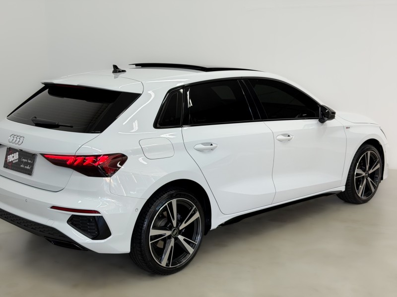 A3 2.0 TFSI 40 PERFORMANCE BLACK SPORTBACK GASOLINA 4P AUTOMÁTICO - 2024 - CAXIAS DO SUL