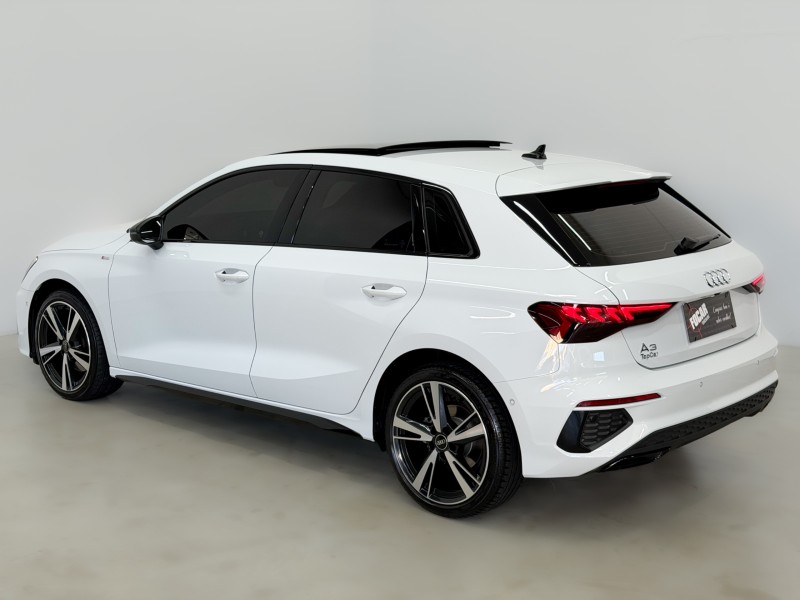A3 2.0 TFSI 40 PERFORMANCE BLACK SPORTBACK GASOLINA 4P AUTOMÁTICO - 2024 - CAXIAS DO SUL