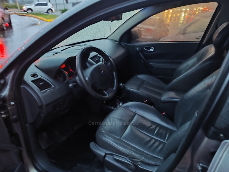 MÉGANE 2.0 DYNAMIQUE SEDAN 16V GASOLINA 4P MANUAL - 2008 - FARROUPILHA