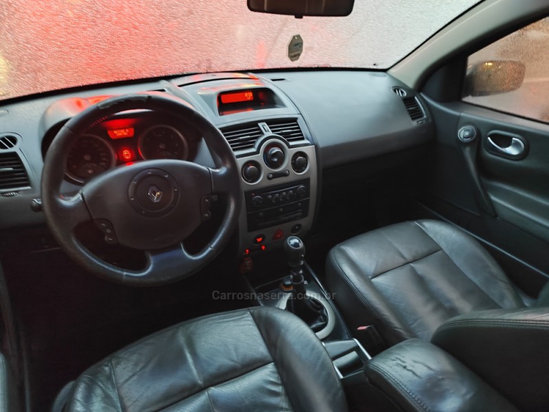 MÉGANE 2.0 DYNAMIQUE SEDAN 16V GASOLINA 4P MANUAL - 2008 - FARROUPILHA