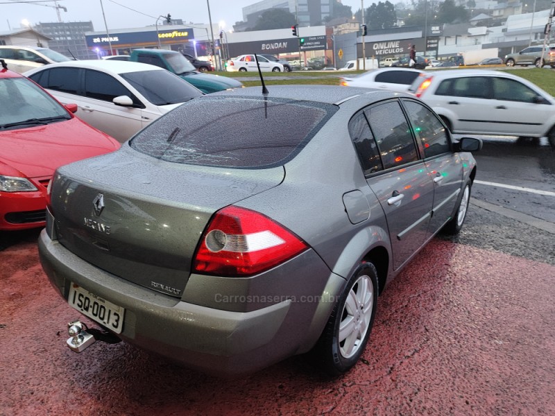 MÉGANE 2.0 DYNAMIQUE SEDAN 16V GASOLINA 4P MANUAL - 2008 - FARROUPILHA
