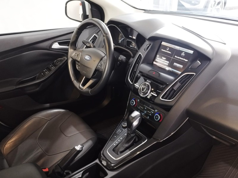 FOCUS 2.0 TITANIUM PLUS FASTBACK 16V FLEX 4P AUTOMÁTICO - 2016 - CAXIAS DO SUL