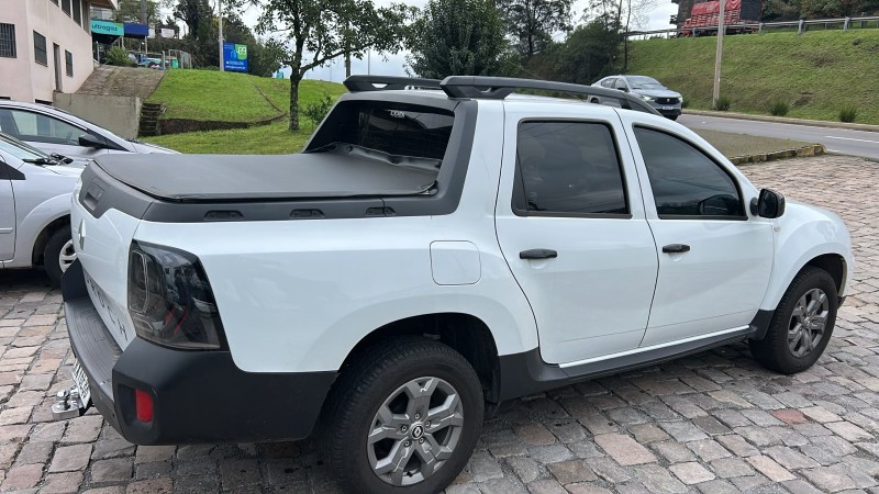 OROCH 1.6 16V SCE INTENSE FLEX 4P MANUAL - 2023 - FARROUPILHA