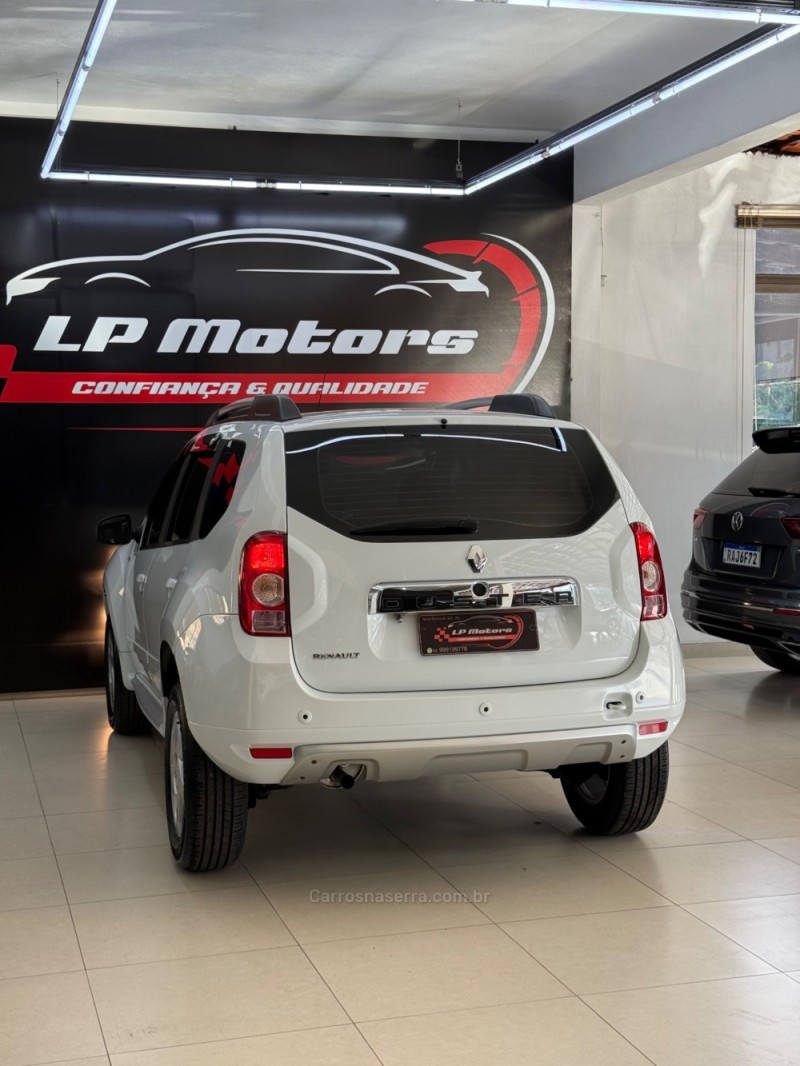 DUSTER 1.6 DYNAMIQUE 4X2 16V FLEX 4P MANUAL - 2015 - FARROUPILHA