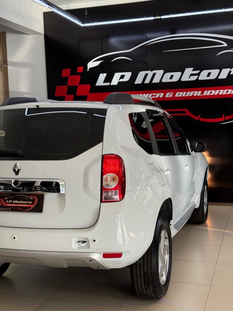 DUSTER 1.6 DYNAMIQUE 4X2 16V FLEX 4P MANUAL - 2015 - FARROUPILHA