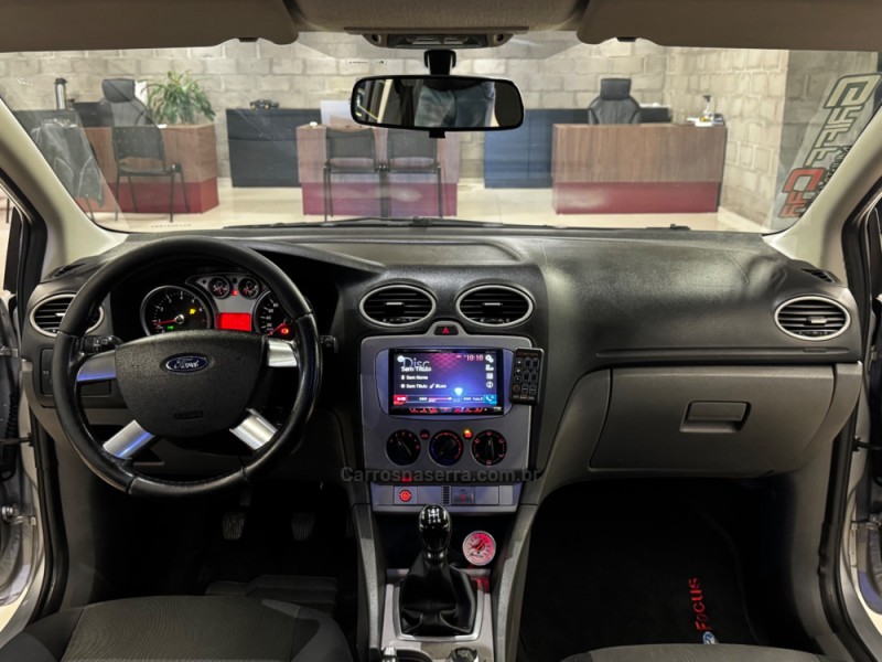 FOCUS 1.6 8V FLEX 4P MANUAL - 2011 - DOIS IRMãOS