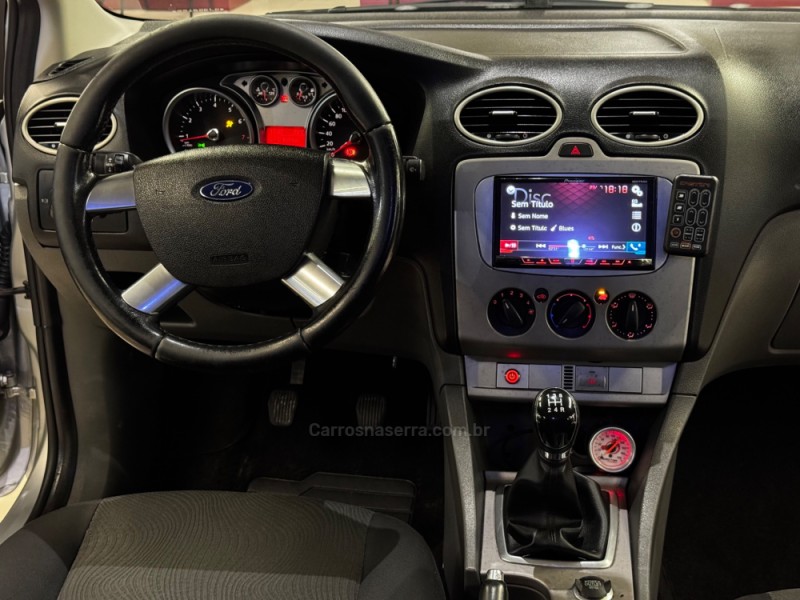 FOCUS 1.6 8V FLEX 4P MANUAL - 2011 - DOIS IRMãOS