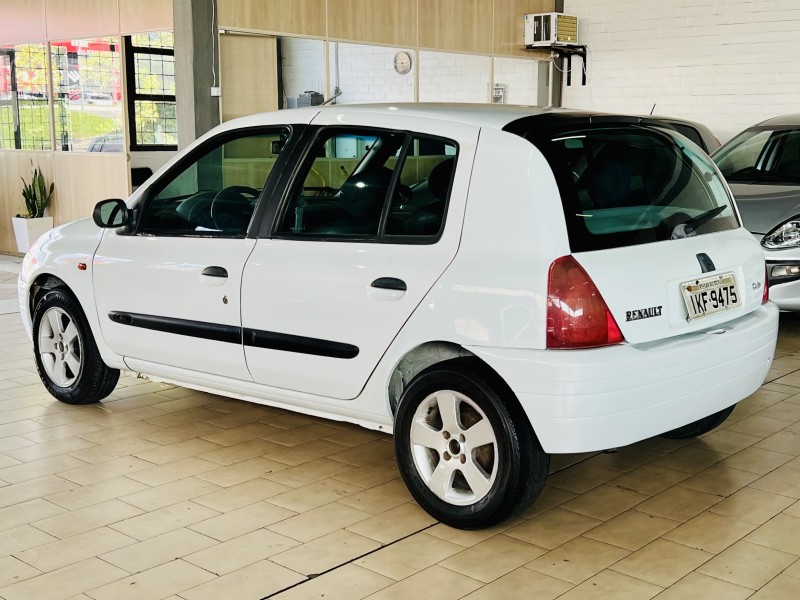 CLIO 1.0 RN 16V GASOLINA 4P MANUAL - 2002 - CAXIAS DO SUL