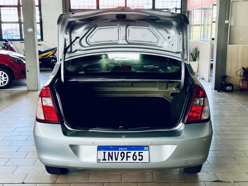 CLIO 1.6 PRIVILÉGE SEDAN 16V FLEX 4P MANUAL - 2008 - CAXIAS DO SUL