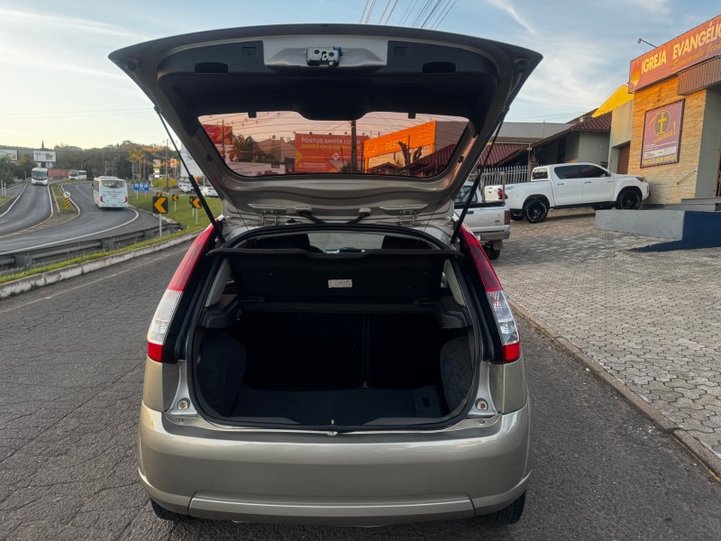 FIESTA 1.0 MPI CLASS 8V FLEX 4P MANUAL - 2010 - DOIS IRMãOS