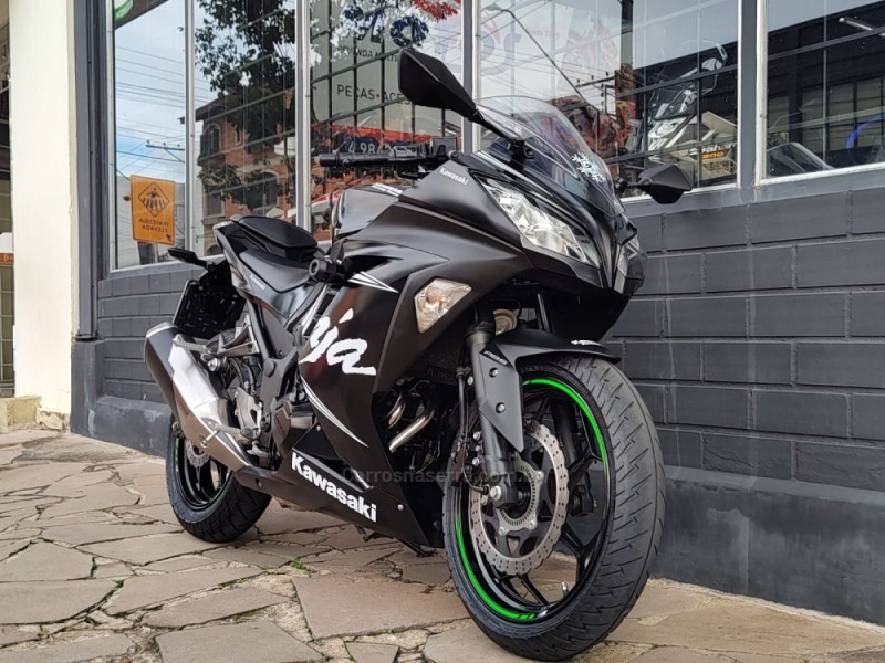 NINJA 300 ABS LIMITED EDITION - 2018 - FLORES DA CUNHA