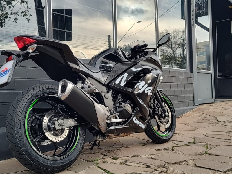 NINJA 300 ABS LIMITED EDITION - 2018 - FLORES DA CUNHA
