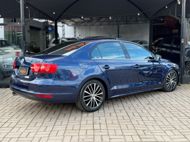 JETTA 2.0 TSI HIGHLINE 200CV GASOLINA 4P TIPTRONIC - 2014 - LAGOA VERMELHA