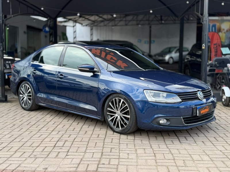 JETTA 2.0 TSI HIGHLINE 200CV GASOLINA 4P TIPTRONIC - 2014 - LAGOA VERMELHA
