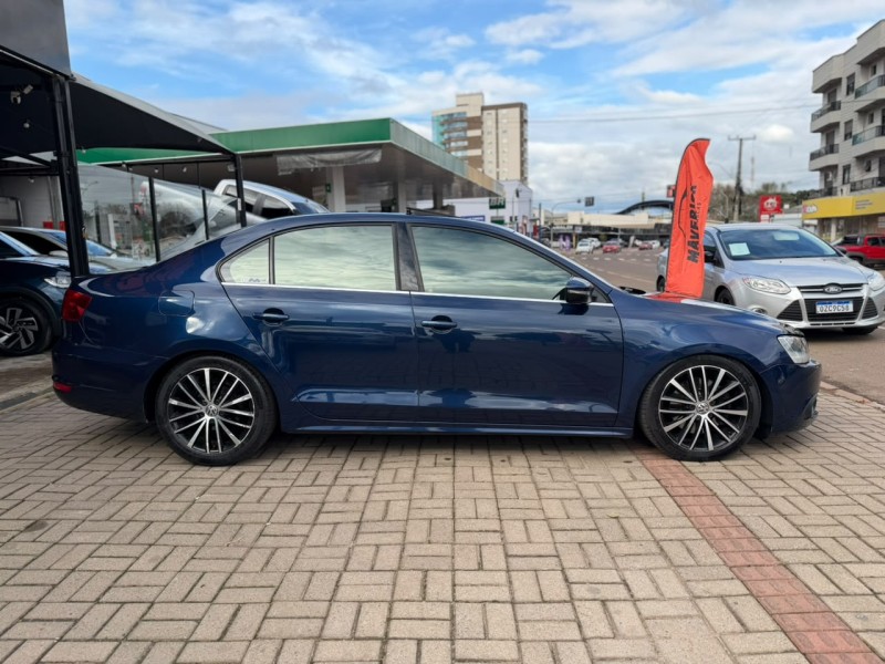 JETTA 2.0 TSI HIGHLINE 200CV GASOLINA 4P TIPTRONIC - 2014 - LAGOA VERMELHA