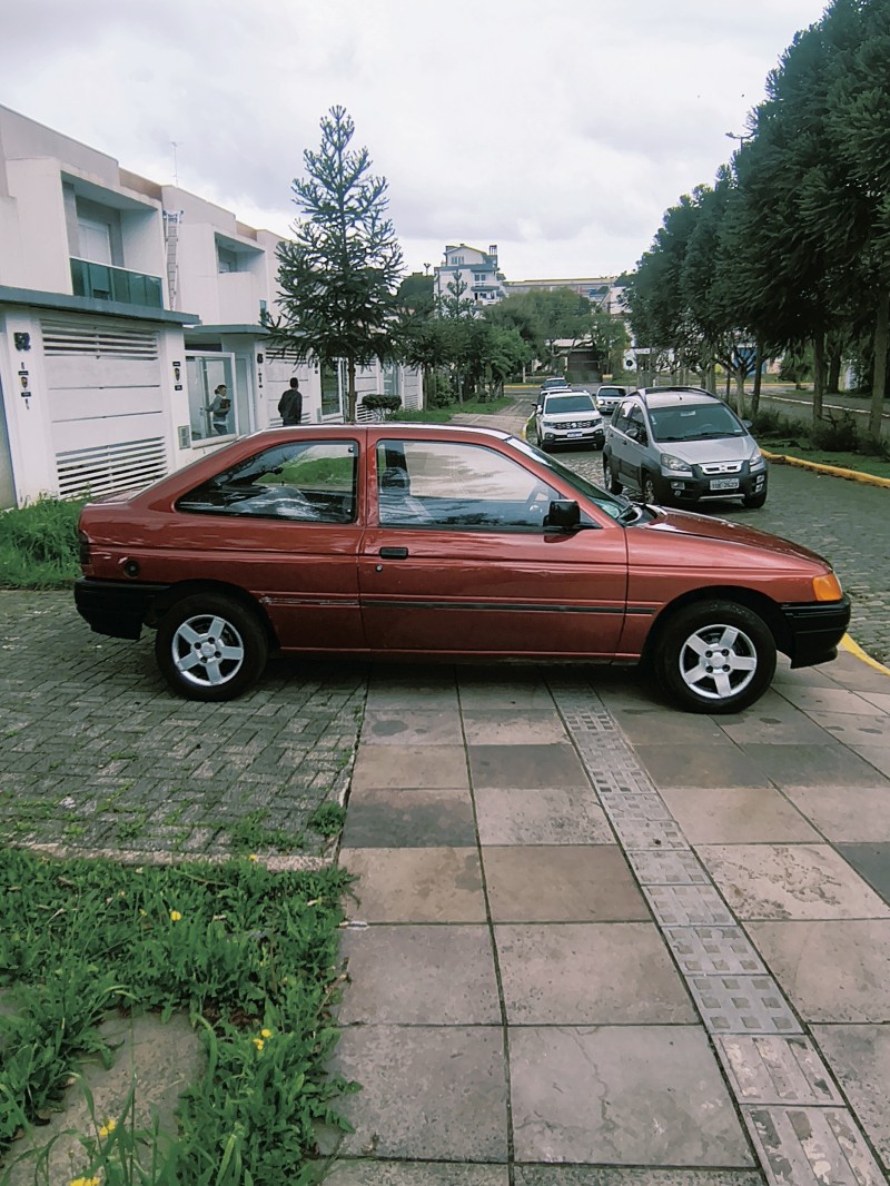 ESCORT 1.6 GL 8V GASOLINA 2P MANUAL - 1993 - FARROUPILHA