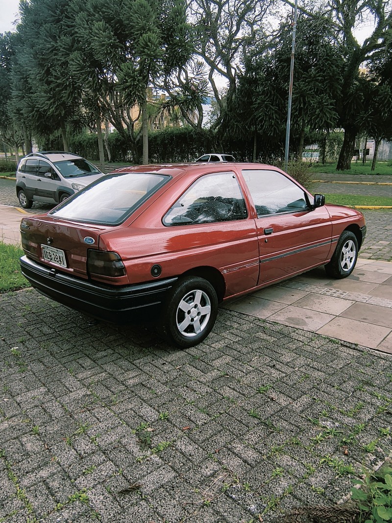 ESCORT 1.6 GL 8V GASOLINA 2P MANUAL - 1993 - FARROUPILHA