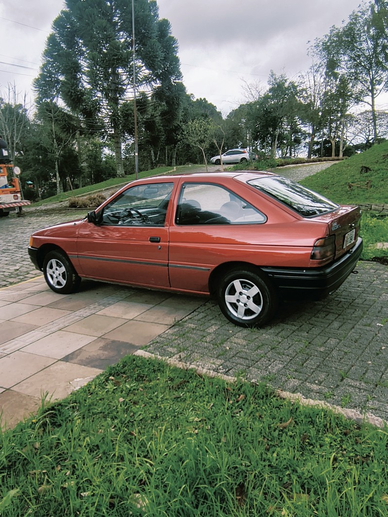 ESCORT 1.6 GL 8V GASOLINA 2P MANUAL - 1993 - FARROUPILHA