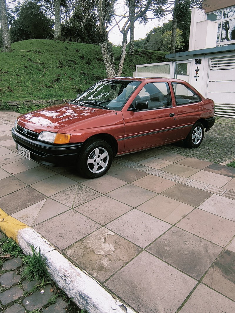 ESCORT 1.6 GL 8V GASOLINA 2P MANUAL - 1993 - FARROUPILHA