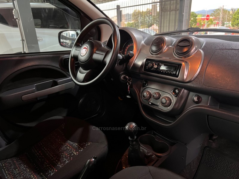 UNO 1.0 EVO VIVACE 8V FLEX 4P MANUAL - 2013 - BOM PRINCíPIO