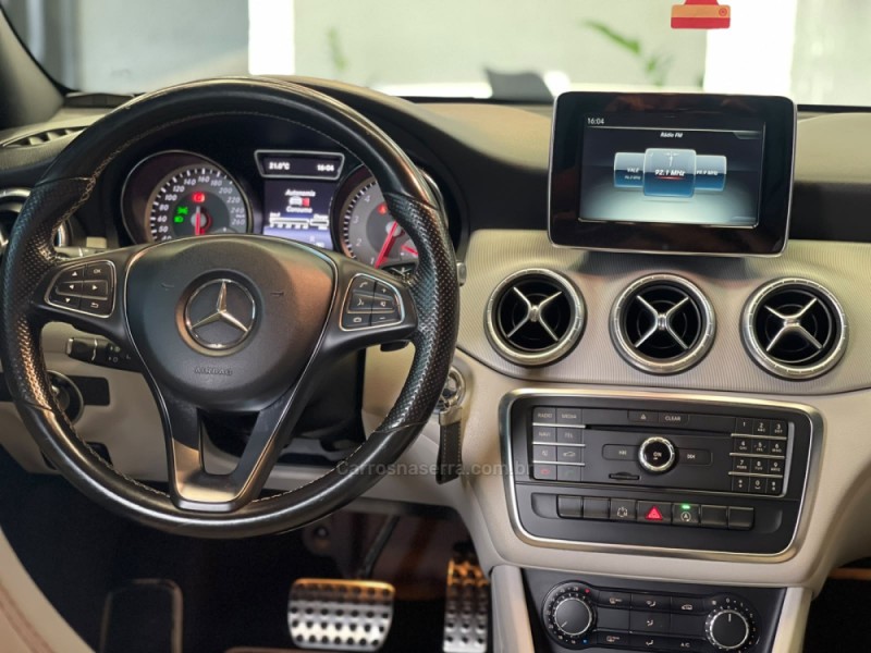 CLA 200 1.6 URBAN 16V FLEX 4P AUTOMÁTICO - 2015 - DOIS IRMãOS