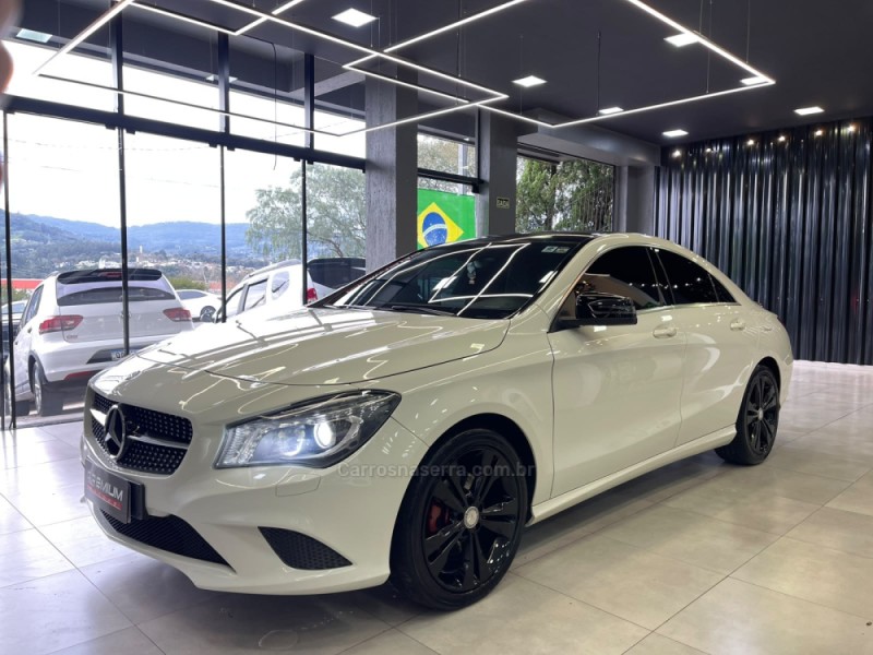 CLA 200 1.6 URBAN 16V FLEX 4P AUTOMÁTICO - 2015 - DOIS IRMãOS