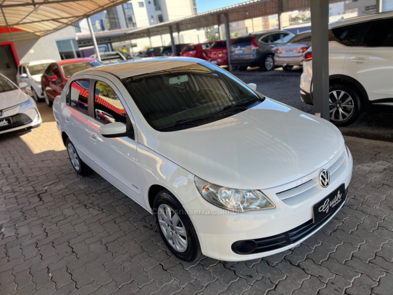 VOYAGE 1.0 MI CITY 8V FLEX 4P MANUAL - 2011 - BOM PRINCíPIO