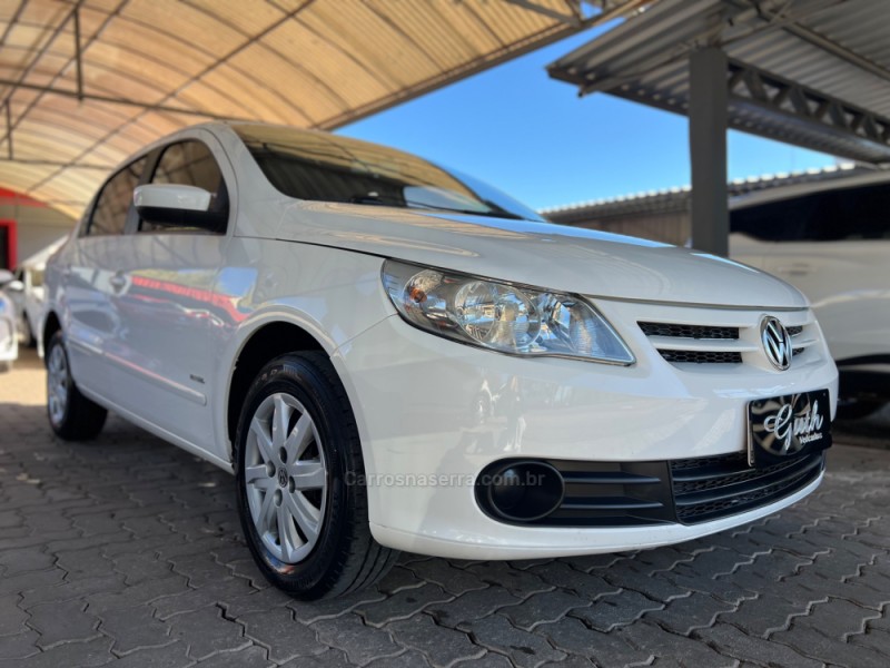 VOYAGE 1.0 MI CITY 8V FLEX 4P MANUAL - 2011 - BOM PRINCíPIO