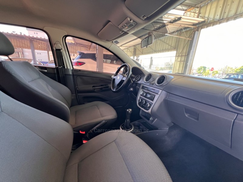 VOYAGE 1.0 MI CITY 8V FLEX 4P MANUAL - 2011 - BOM PRINCíPIO