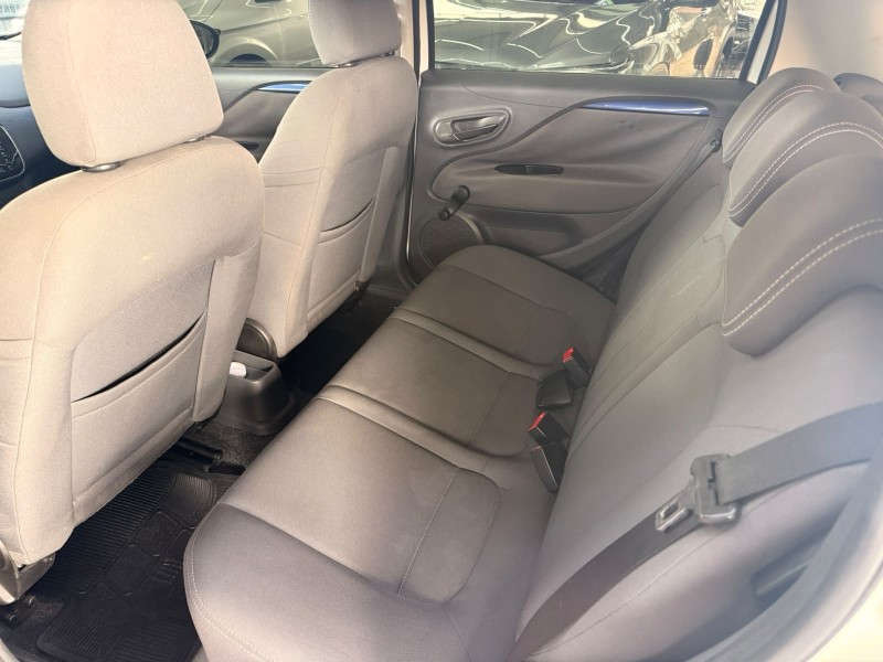 PUNTO 1.4 ATTRACTIVE 8V FLEX 4P MANUAL - 2014 - CANELA