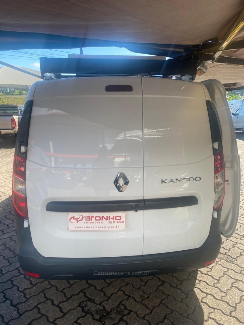 KANGOO 1.6 ADVANCED 16V FLEX 4P MANUAL - 2026 - LAJEADO