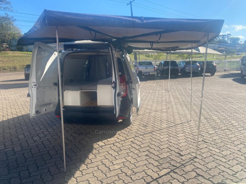 KANGOO 1.6 ADVANCED 16V FLEX 4P MANUAL - 2026 - LAJEADO