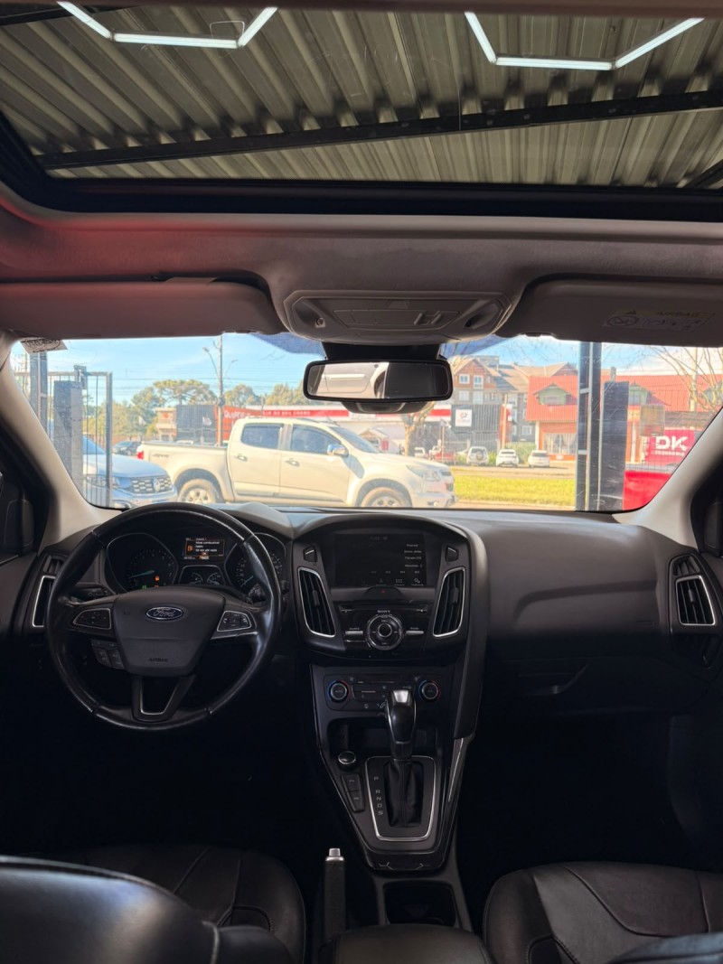 FOCUS 2.0 TITANIUM HATCH 16V FLEX 4P AUTOMÁTICO - 2017 - CANELA