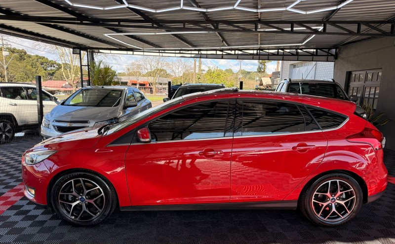 FOCUS 2.0 TITANIUM HATCH 16V FLEX 4P AUTOMÁTICO - 2017 - CANELA